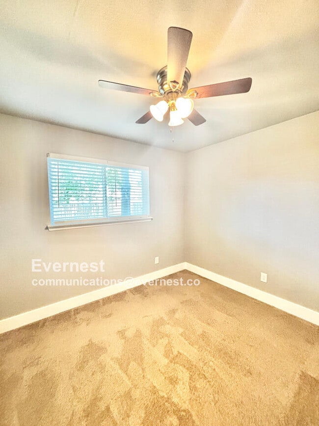 Building Photo - 807 Meadow Mead Dr