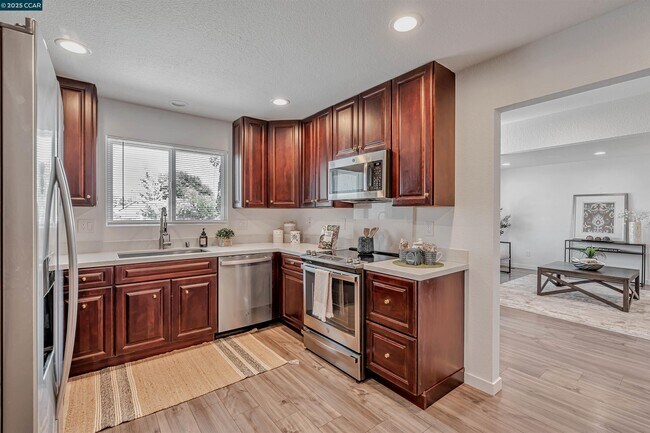 Building Photo - 2242 Westwood Ct