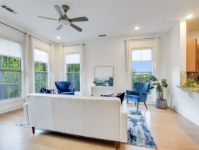Building Photo - 2520 Bluebonnet Ln