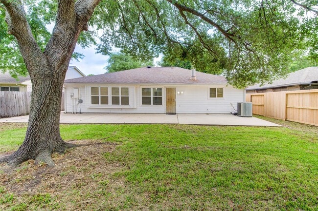 Building Photo - 2215 Squire Dobbins Dr