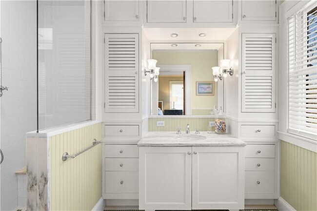 Building Photo - 979 Springdale Rd NE