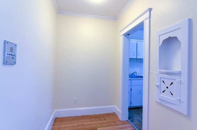 Building Photo - 17 Greenleaf St
