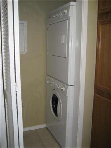 Building Photo - 2025 Augusta Dr