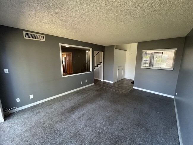 Building Photo - 4501 W Continental Dr