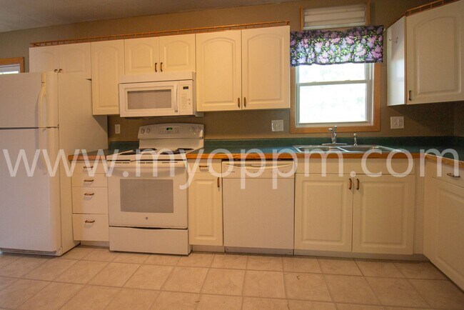 Building Photo - Great 3-Bedroom House on Westwood Lane