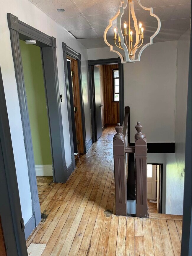 Building Photo - 212 29th St