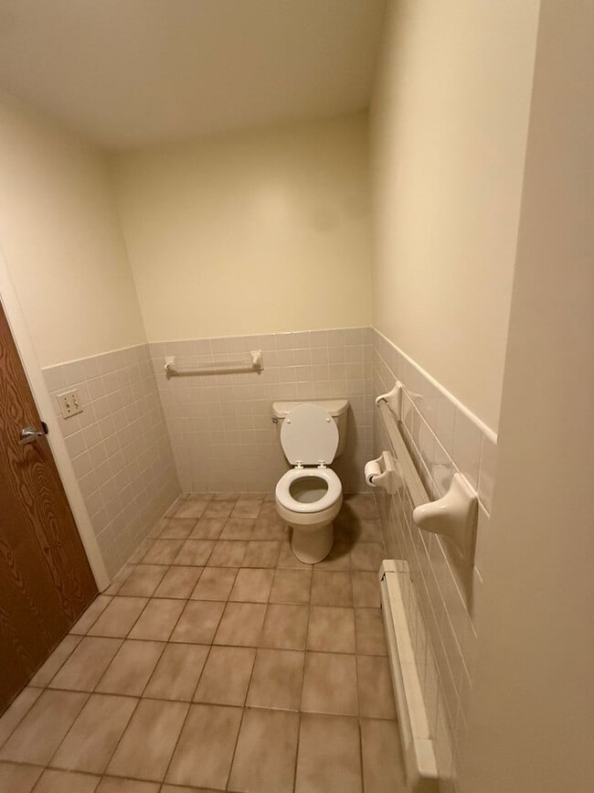 Building Photo - New Country Village