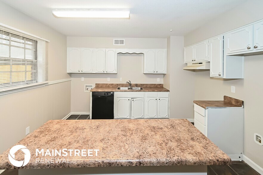 Building Photo - 4229 Forest View Dr