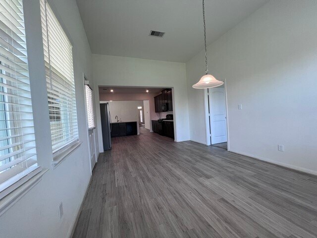 Building Photo - 14147 Little River Dr