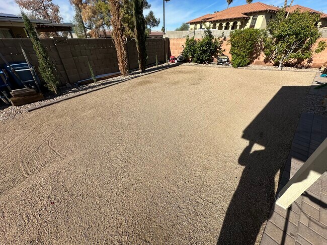 Building Photo - 654 W Gable Ave