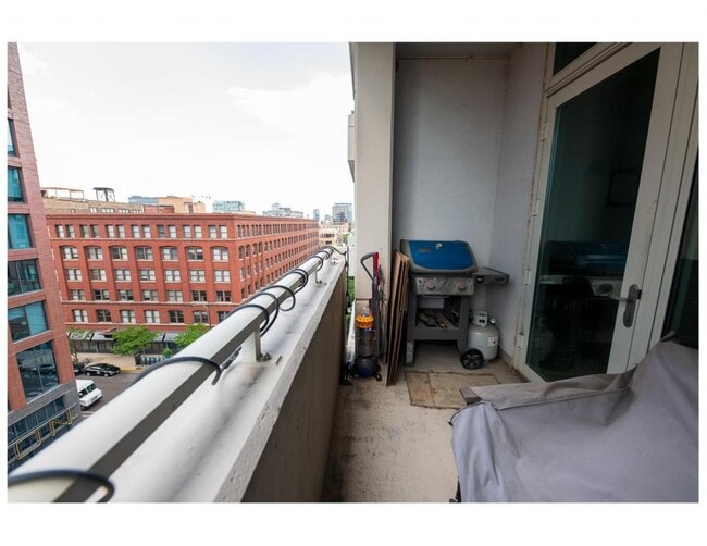 Building Photo - 909 W Washington Blvd