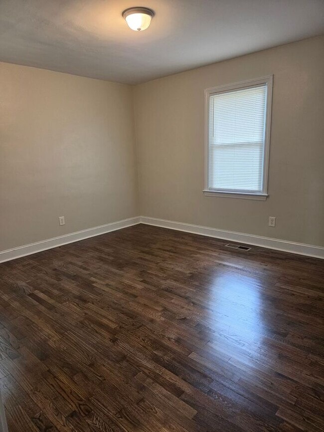 Building Photo - 5215 Redwood Dr