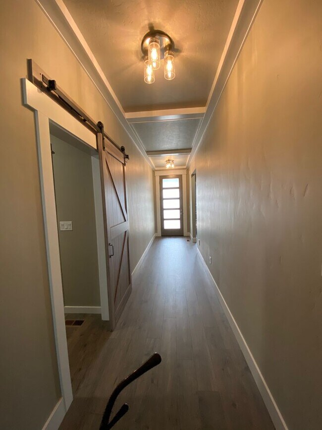 Building Photo - Lovely Single Level 3 Bed 2 Bath Home in M...