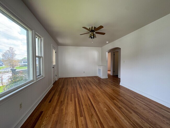 Building Photo - 404 Grubert Ave