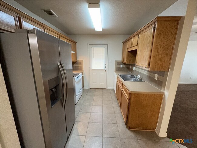 Building Photo - 1405 Cinch Dr