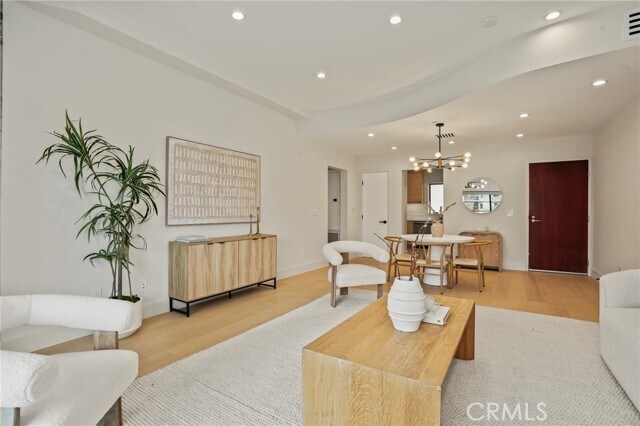 Building Photo - 8788 Shoreham Dr