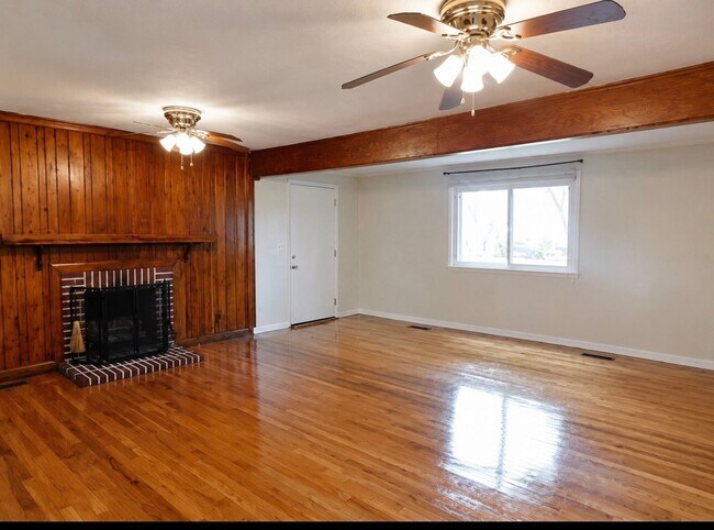 Building Photo - 3/1 bath - Town acres school district!- Showings to start 6/10