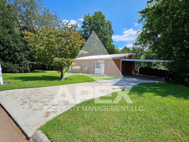 Building Photo - Contemporary Ranch Style 3Bd – 2Ba Single ...