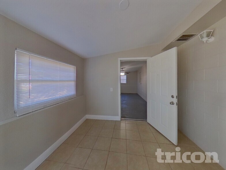 Building Photo - 8104 Plunkett Ave