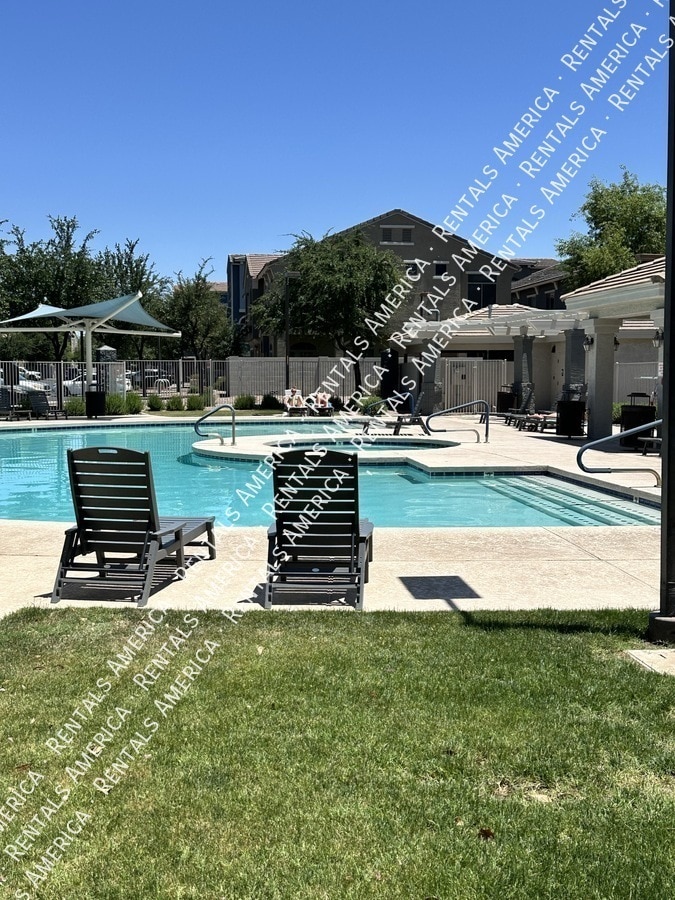 Building Photo - 2401 E Rio Salado Pkwy