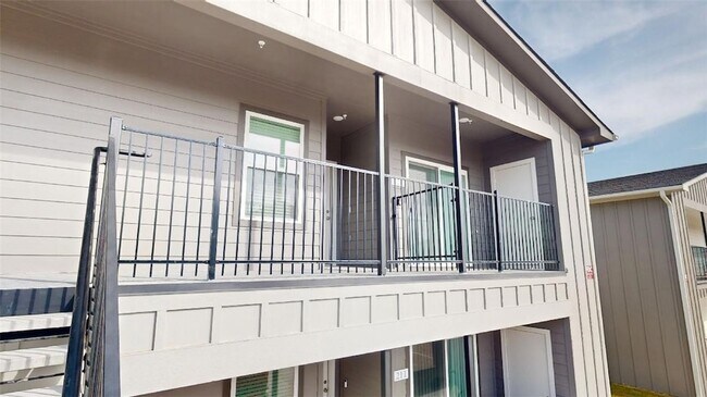 Building Photo - 1326 Prairie Dr