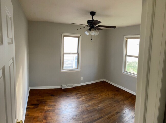 Building Photo - 3 bedroom 2 bath home for rent