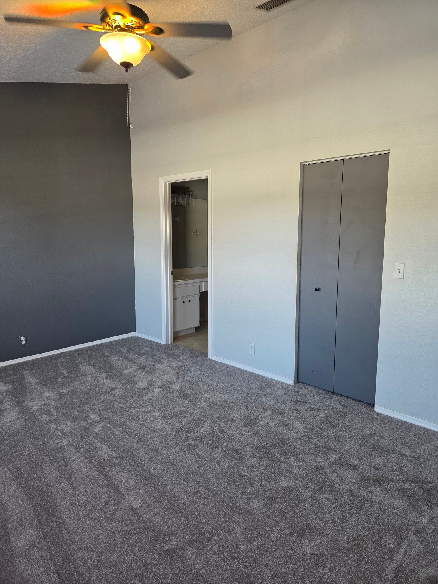 Master bedroom with en suite and walk in closet - 682 Green Valley Rd