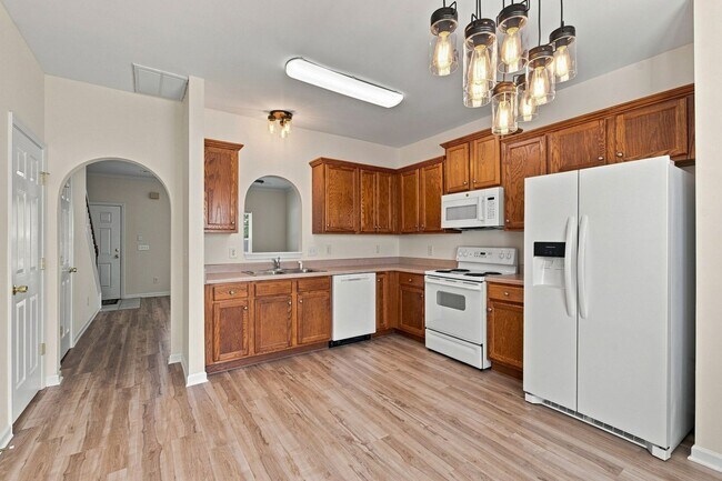 Building Photo - Charming 2-Bed Townhome in Hardison Hills