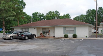 Building Photo - Twin Oaks Apartments