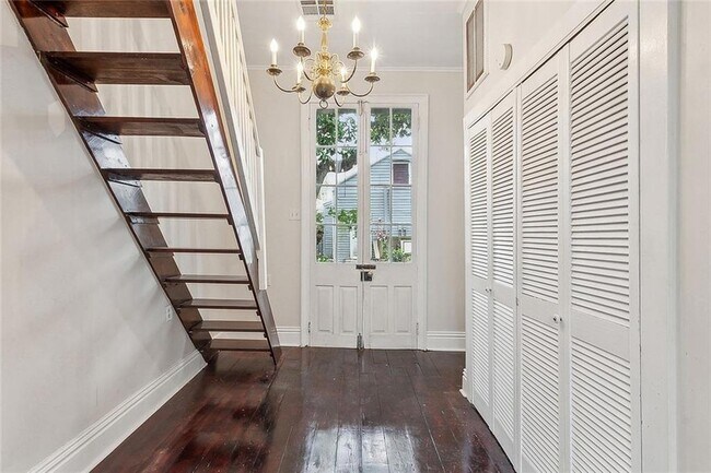 Building Photo - 2021 Burgundy St