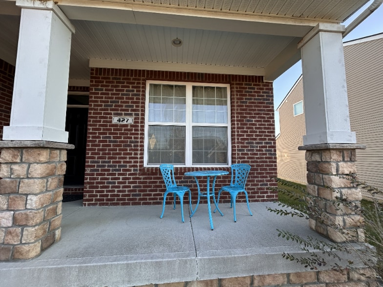 Building Photo - 427 Rockcrest Way