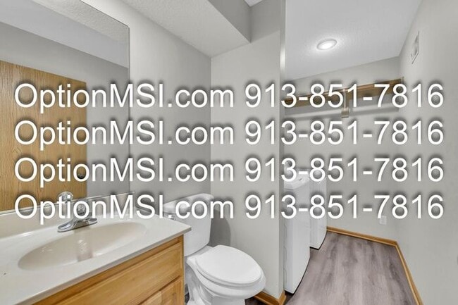 Building Photo - Overland park duplex!