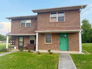 Building Photo - Freshly updated two-story townhome in Strawberry Plains with two bedrooms & two full baths