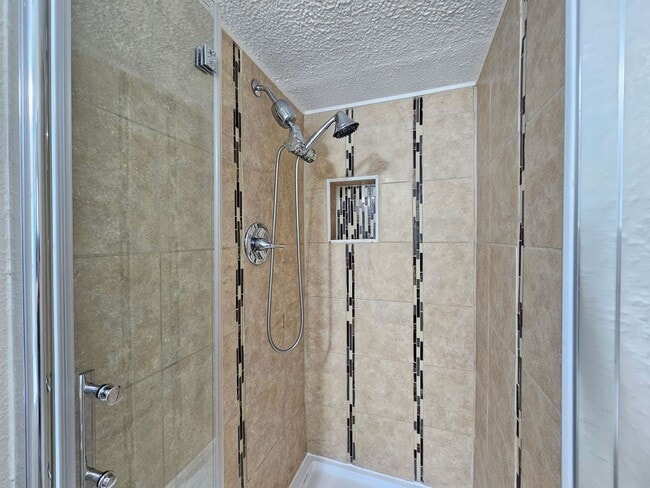 Building Photo - HUGE PRICE REDUCTION & READY FOR MOVE IN - AVAILABLE NOW!