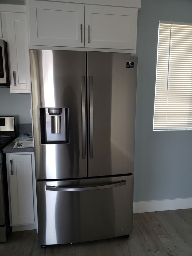 Building Photo - 33(1635)