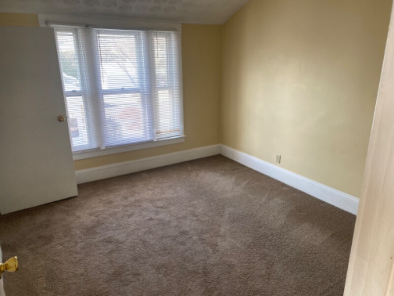 Building Photo - 18 Clearview Ave