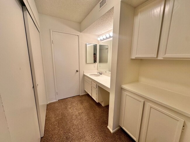 Building Photo - Spacious Two Bedroom Two Bath Condo near SDSU!!
