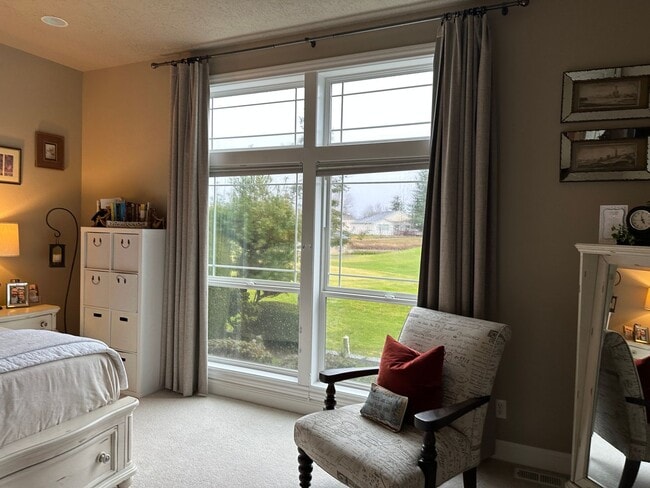 Building Photo - Stunning home on the OGA course