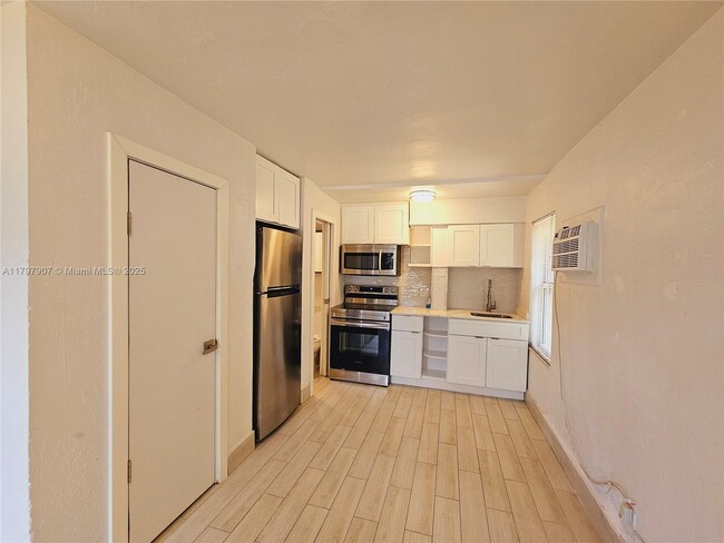 Building Photo - 26 SE 13th Terrace