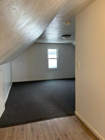 Building Photo - 5324 Kohout St