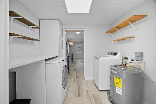 Building Photo - 6236 S Martindale Ave