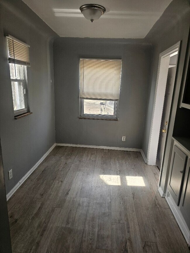 Building Photo - 10440 Nottingham Rd