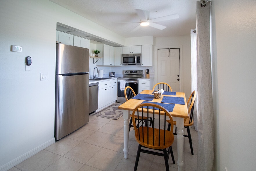 Building Photo - 4611 S School Ave