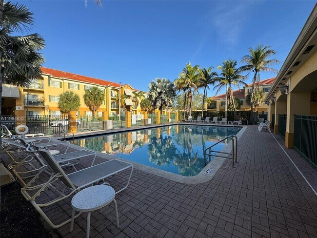 Building Photo - 7280 NW 114th Ave