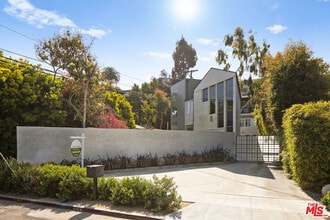 Building Photo - 278 Entrada Dr