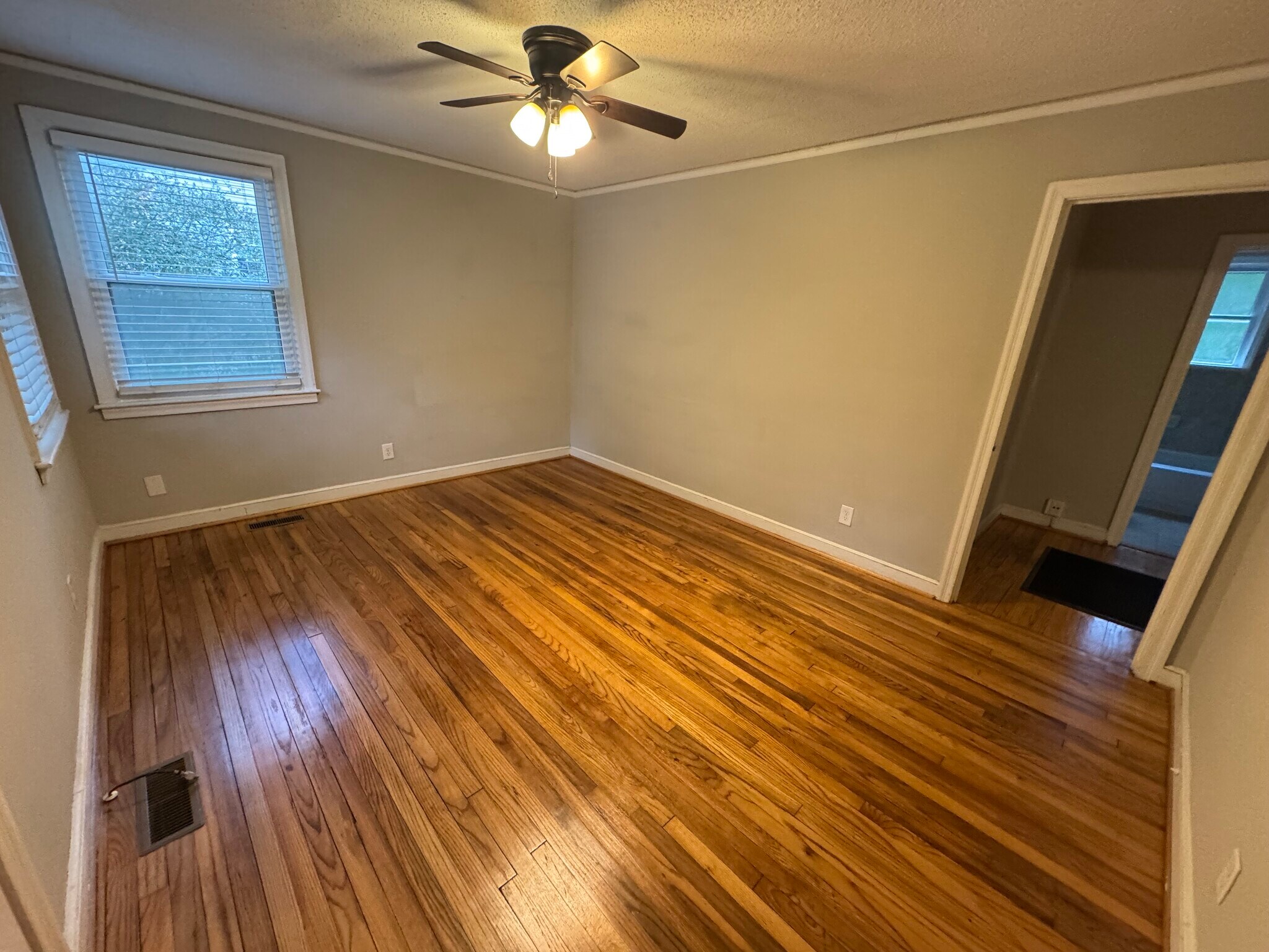 Building Photo - 28 Hollywood Ct