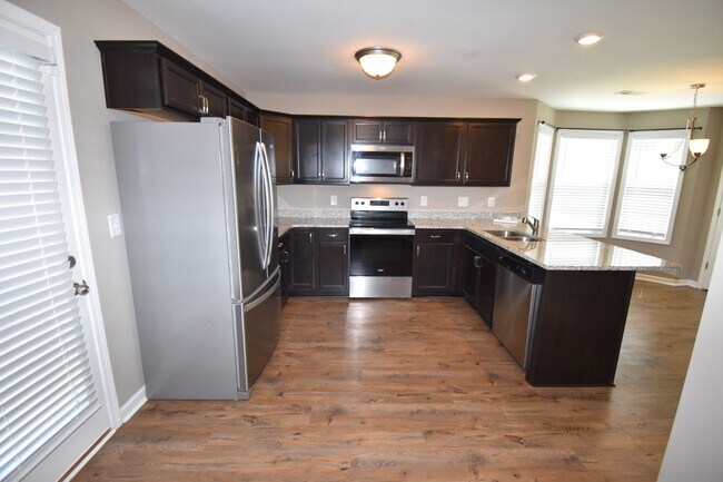 Building Photo - 2 bedroom Dog Friendly Condo For Rent Near...