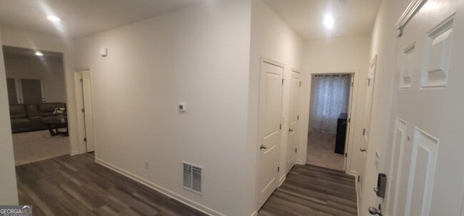 Building Photo - 214 Moreton Wy