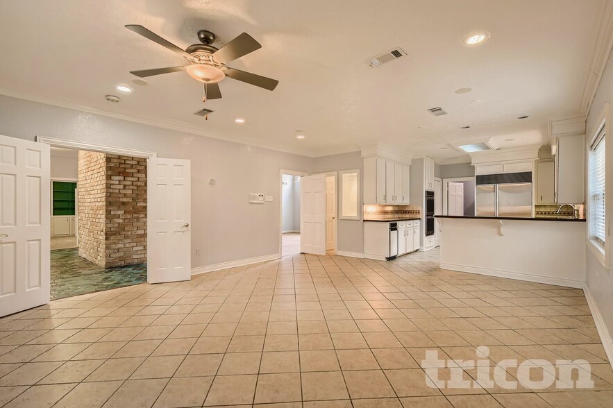 Building Photo - 8103 Oak Moss Dr