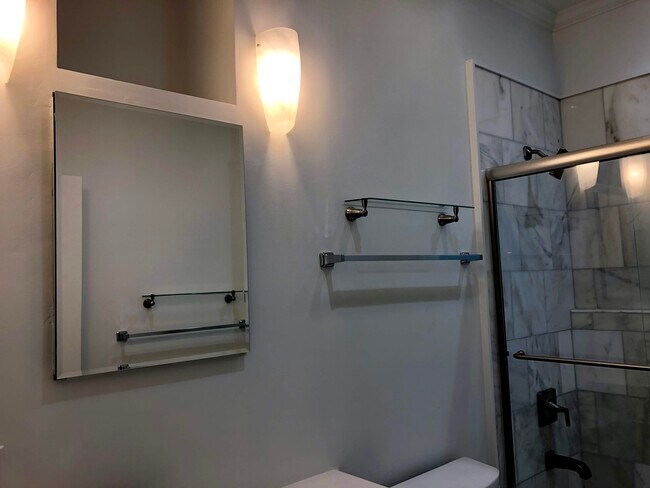 Building Photo - 2406 Clay St